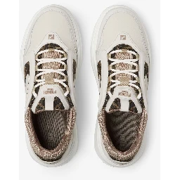 حذاء رياضي أبيض من فندي