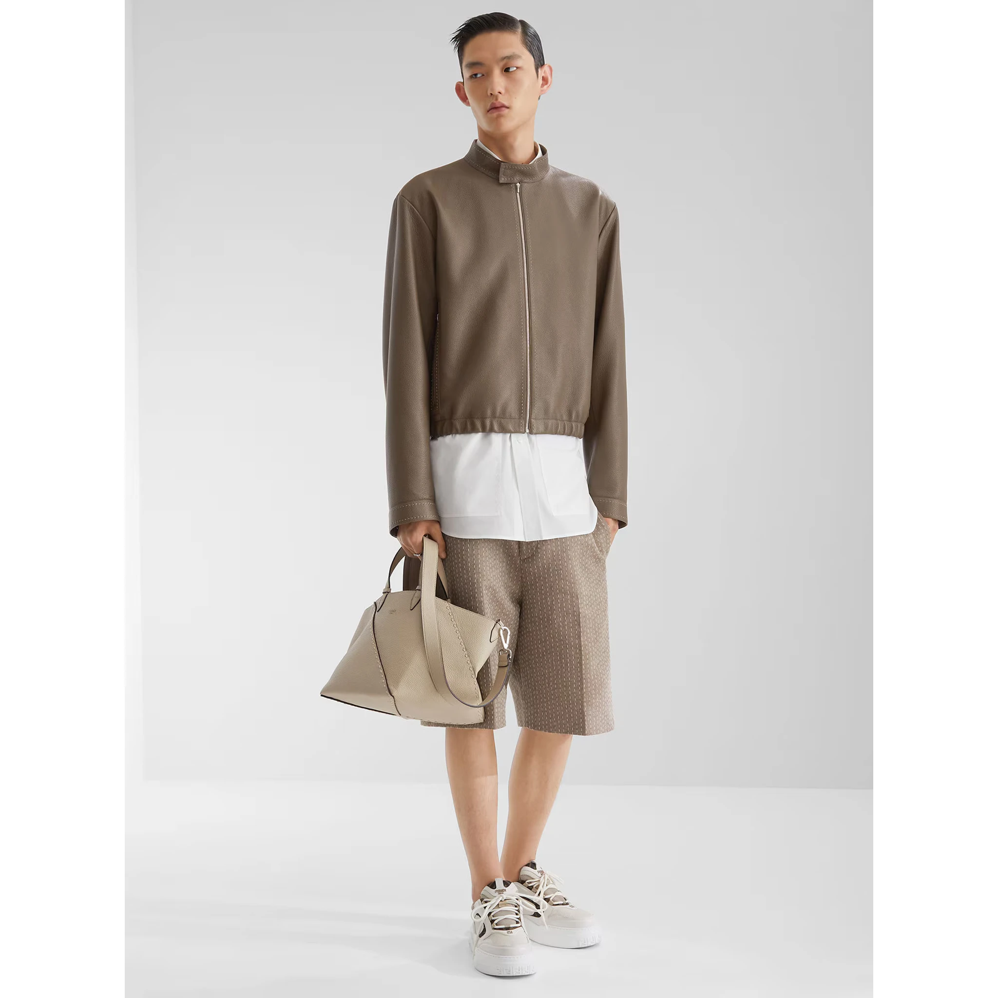 حذاء رياضي أبيض من فندي