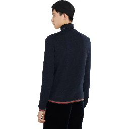 كنزات غوتشي زرقاء