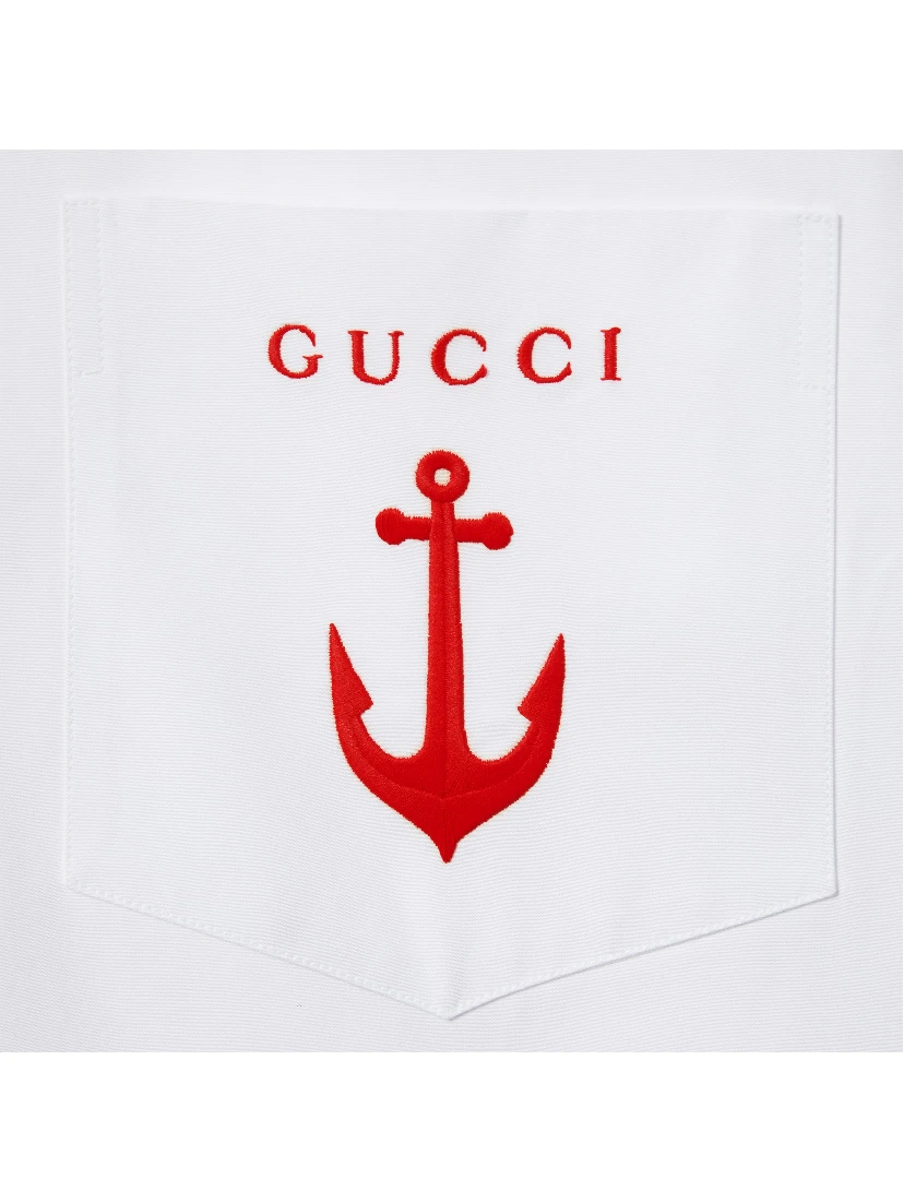 قمصان غوتشي بيضاء