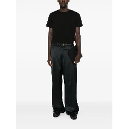 تيشيرتات وبولو سوداء من سان لوران