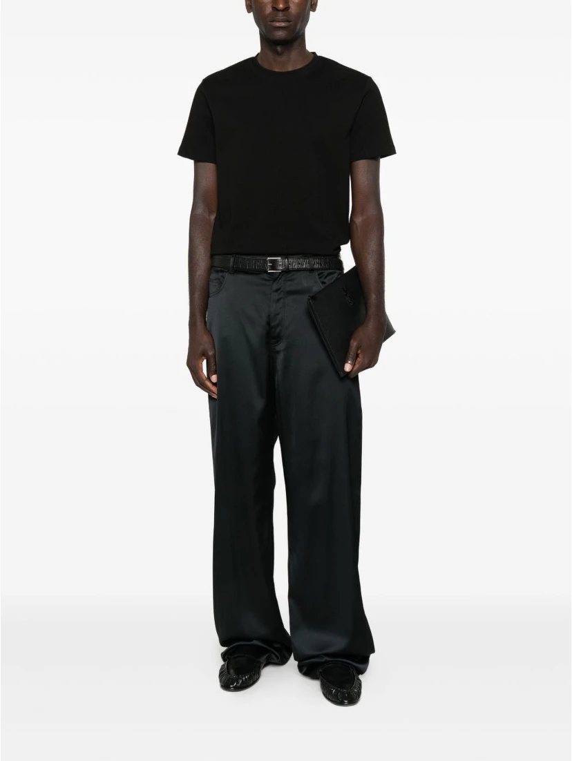 تيشيرتات وبولو سوداء من سان لوران