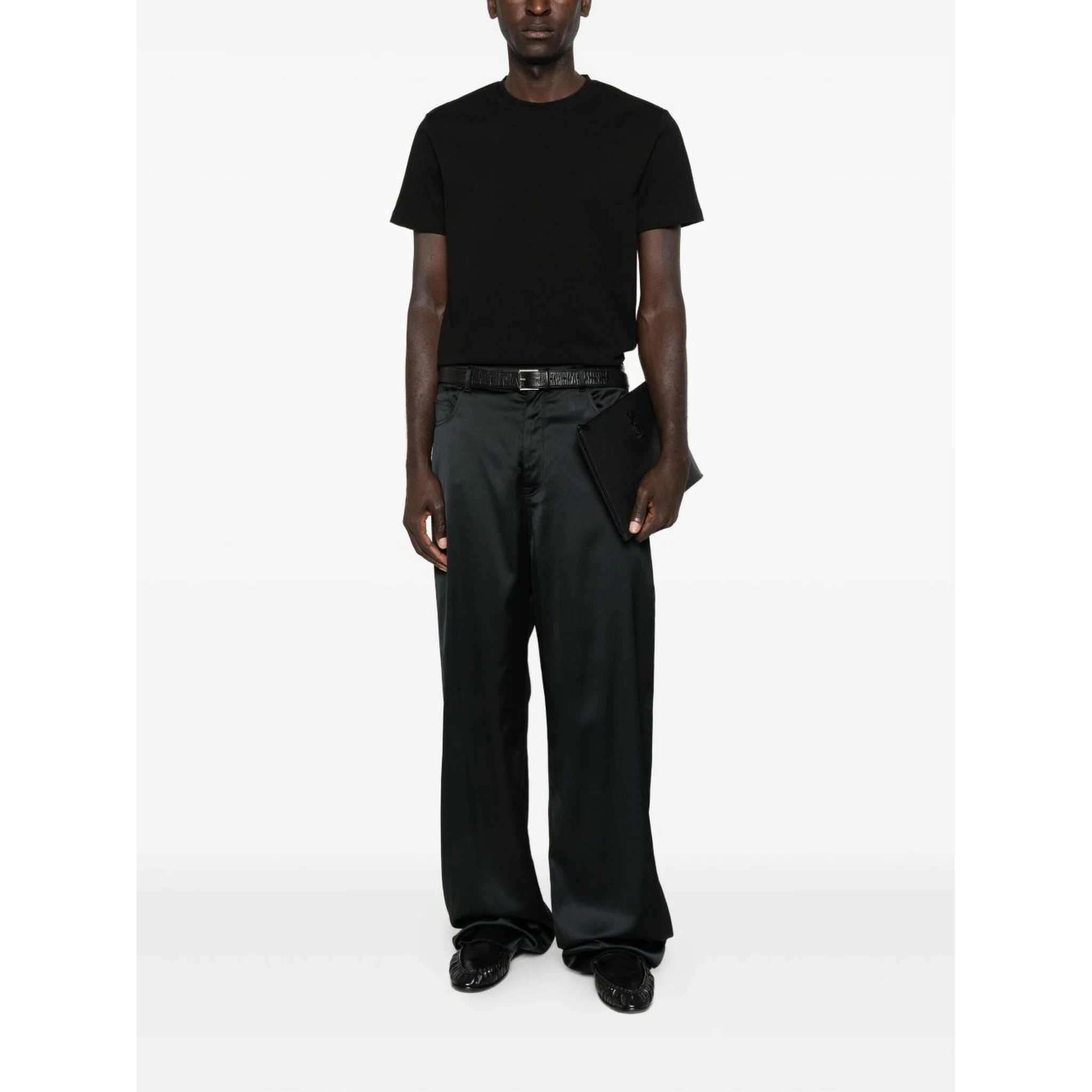 تيشيرتات وبولو سوداء من سان لوران