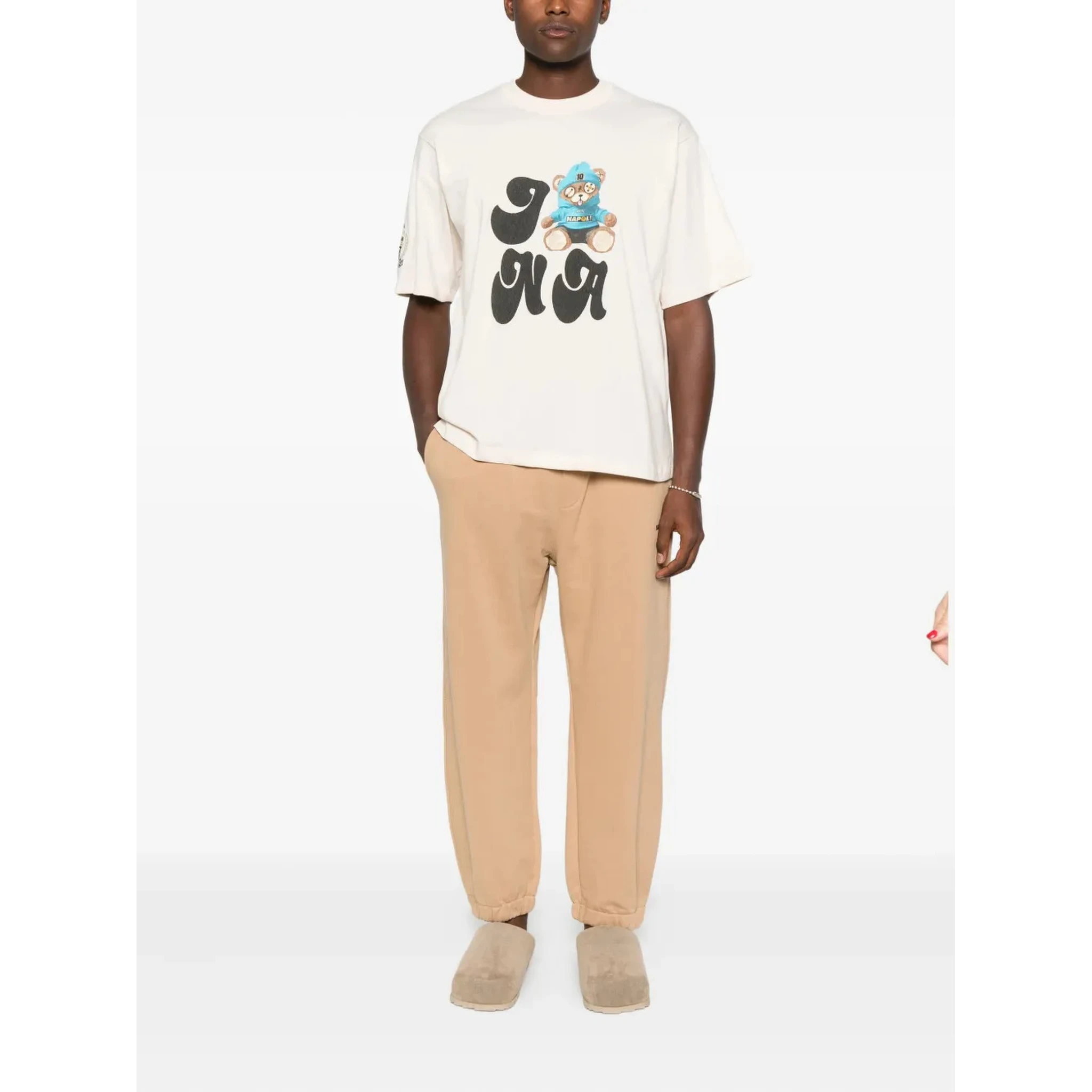 بارو ملابس جاهزة... بيج