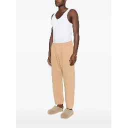 بارو ملابس جاهزة... بيج