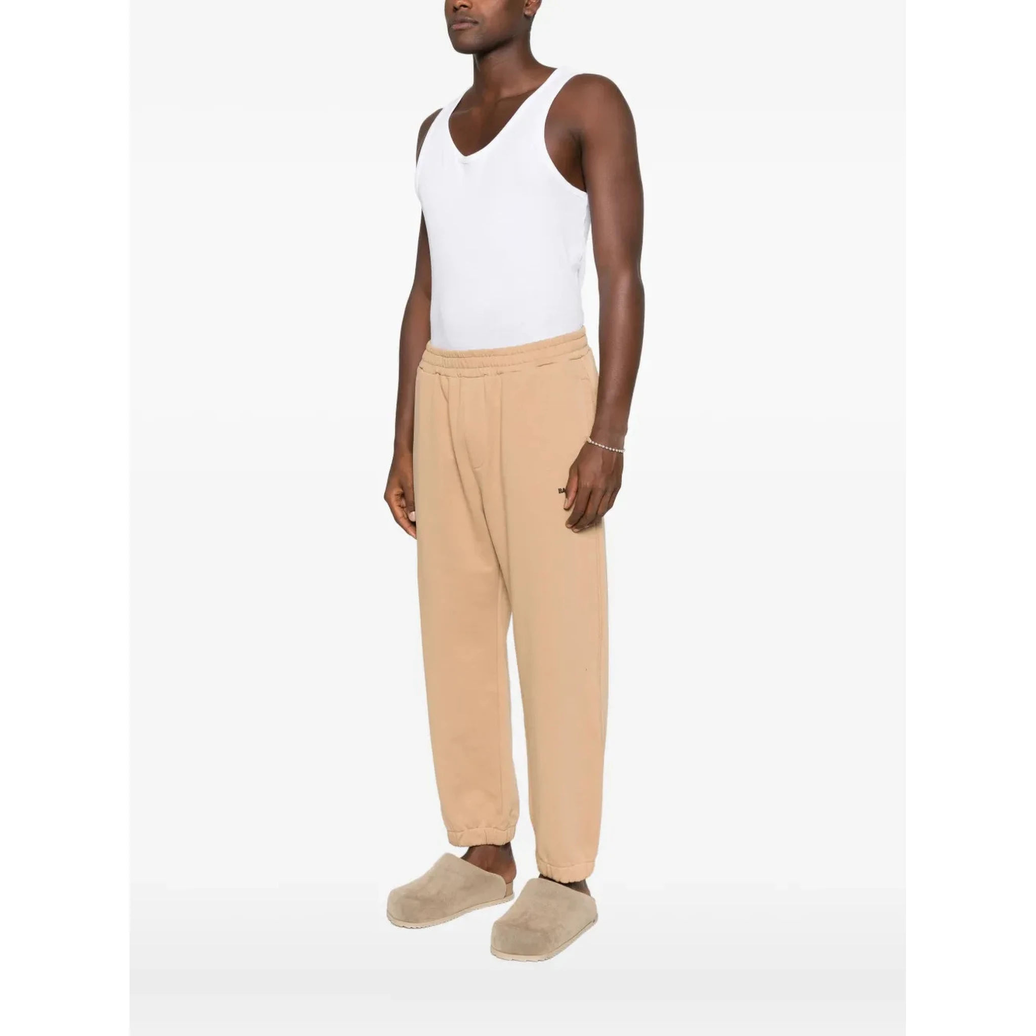 بارو ملابس جاهزة... بيج