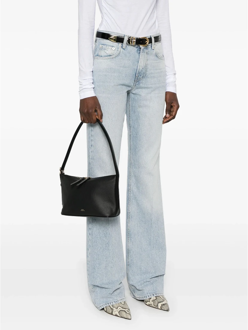 حقائب APC.. سوداء