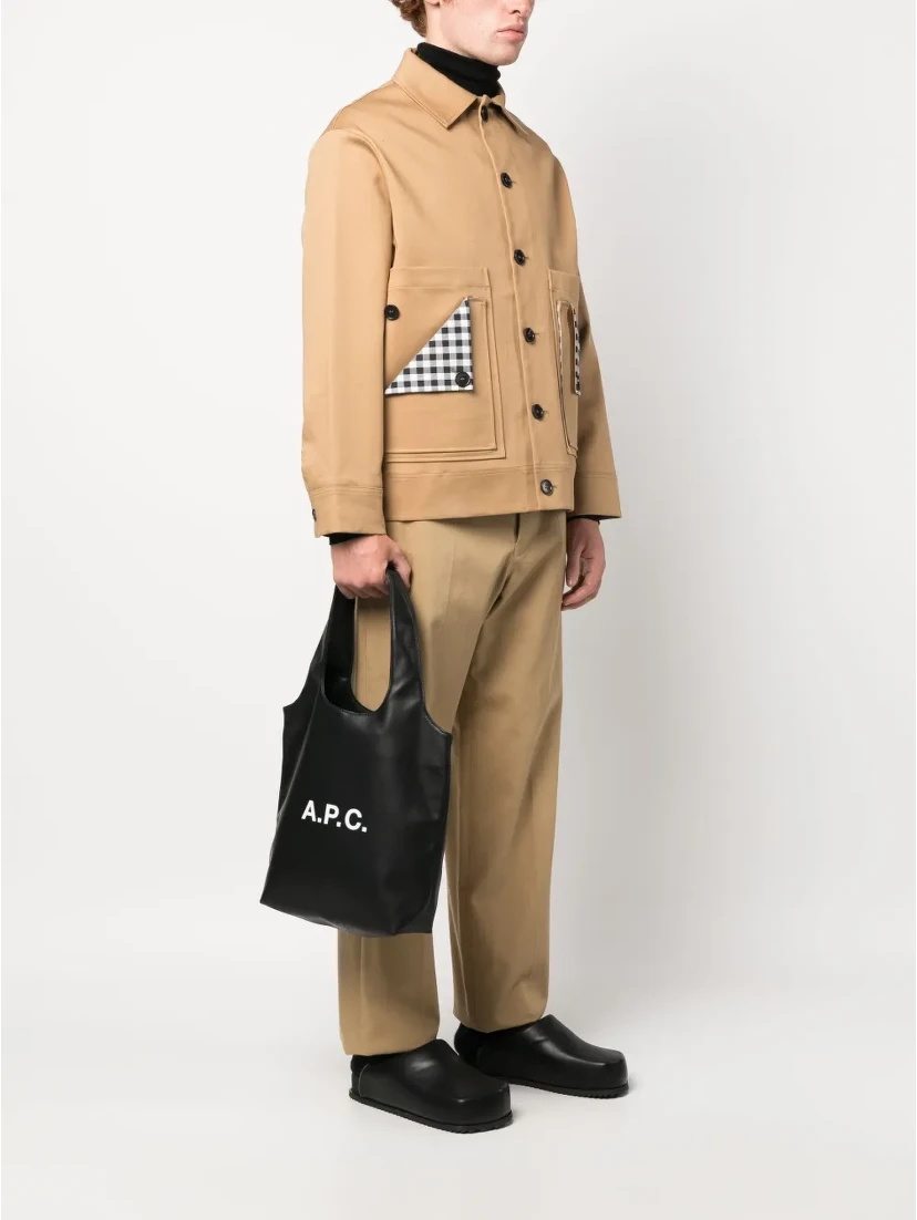 حقائب APC.. سوداء