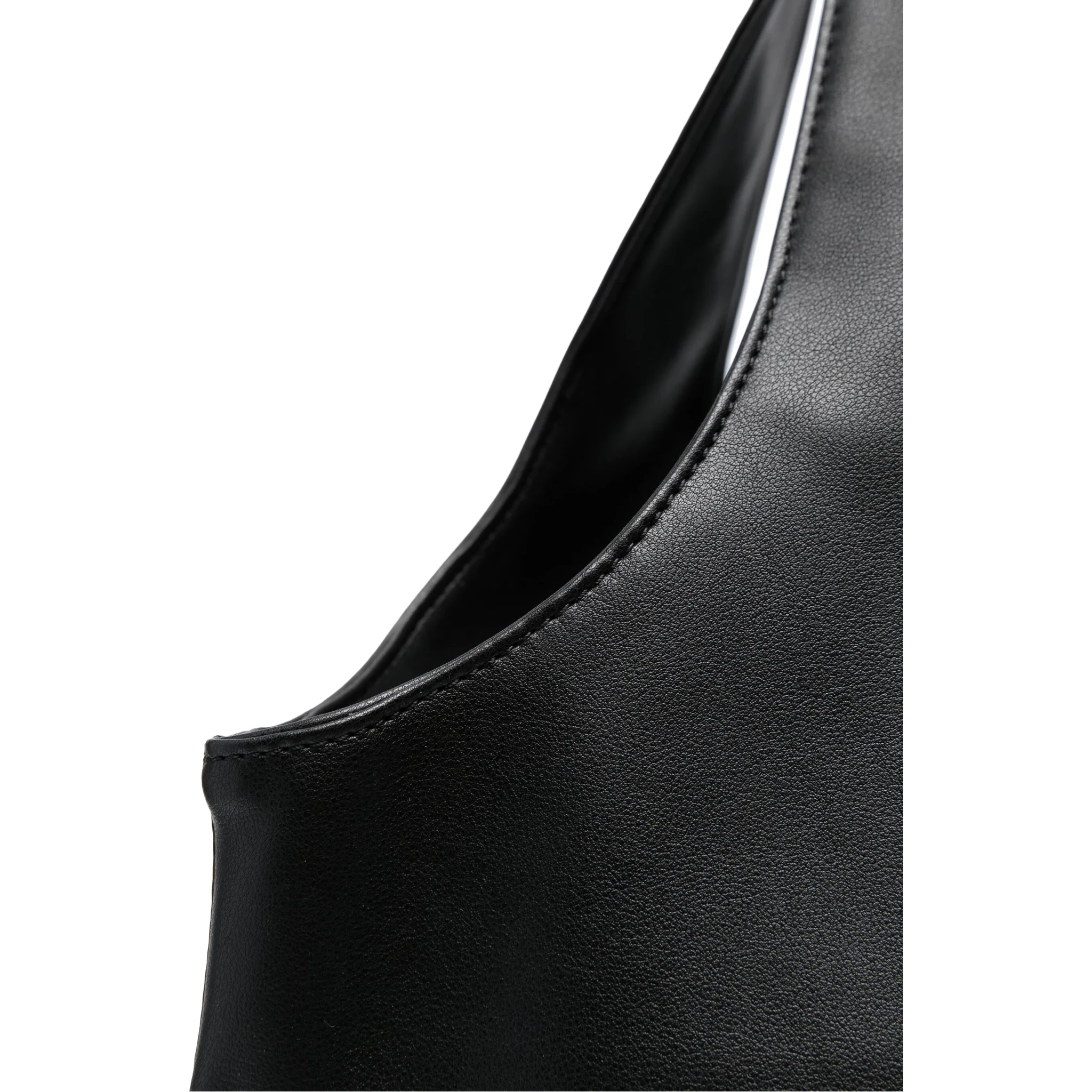 حقائب APC.. سوداء