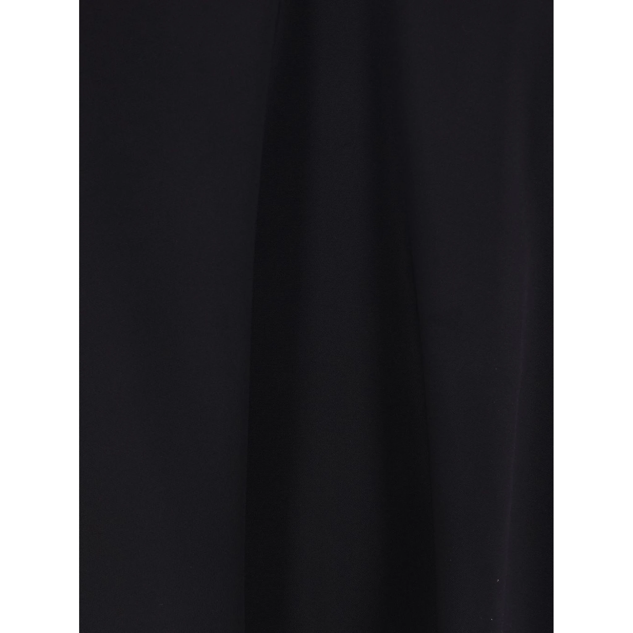 فستان أسود واسع بدون أكمام بياقة هالتر مزين بفيونكة