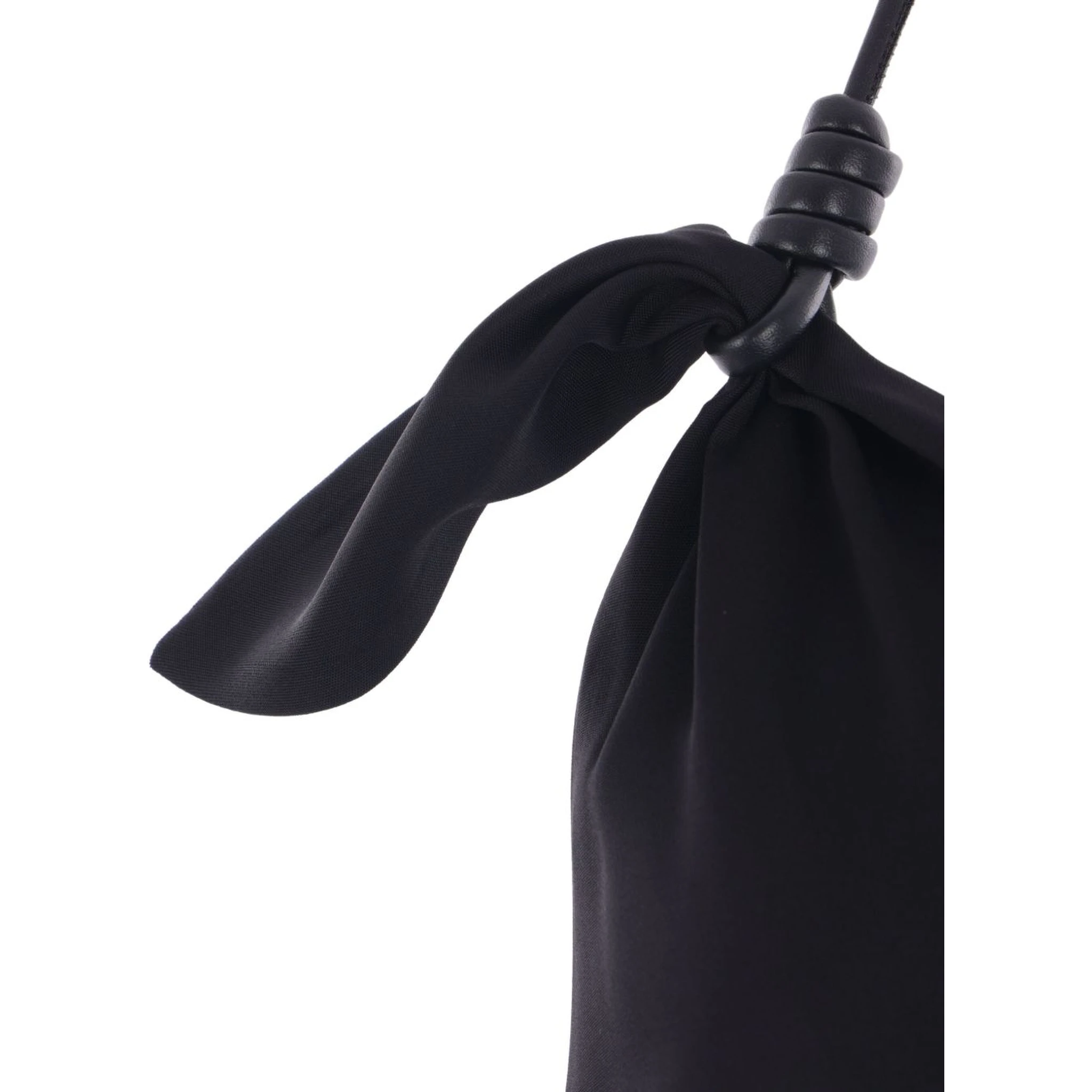 فستان أسود واسع بدون أكمام بياقة هالتر مزين بفيونكة