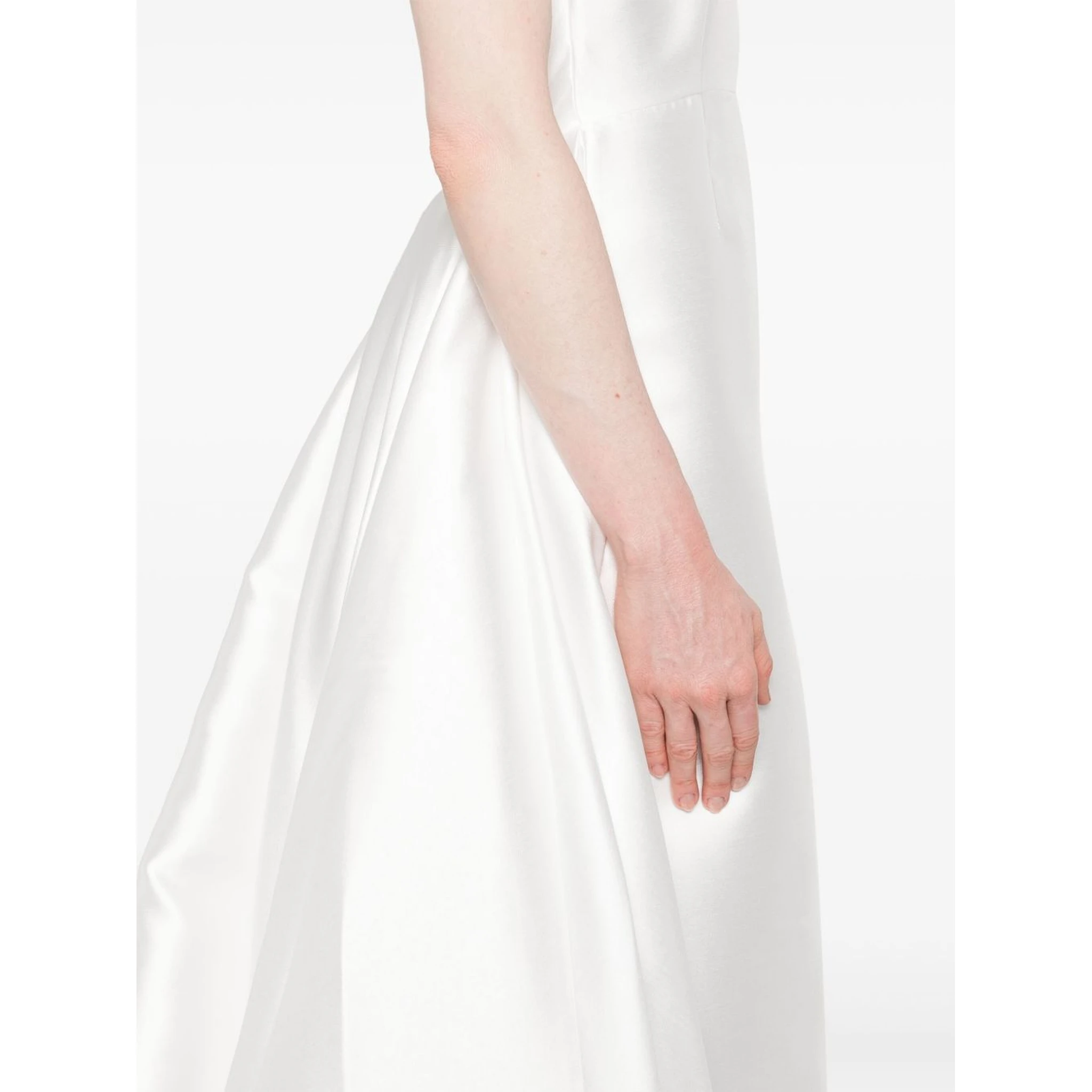 فستان لارسن ماكسي أبيض