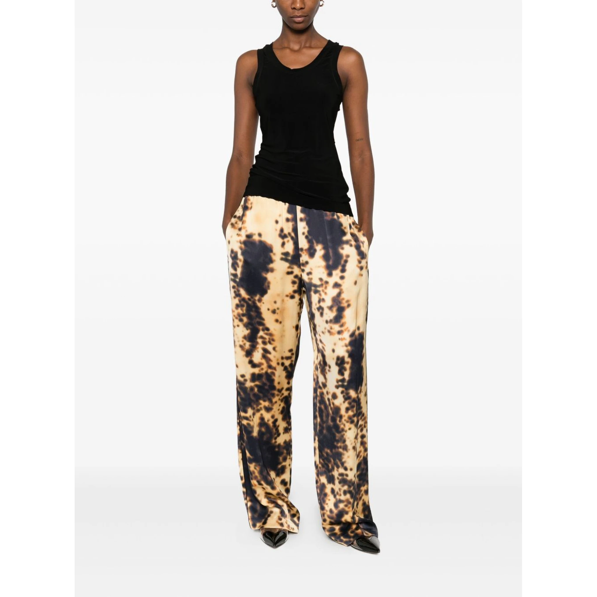 بلوزة نورما كمالي سوداء