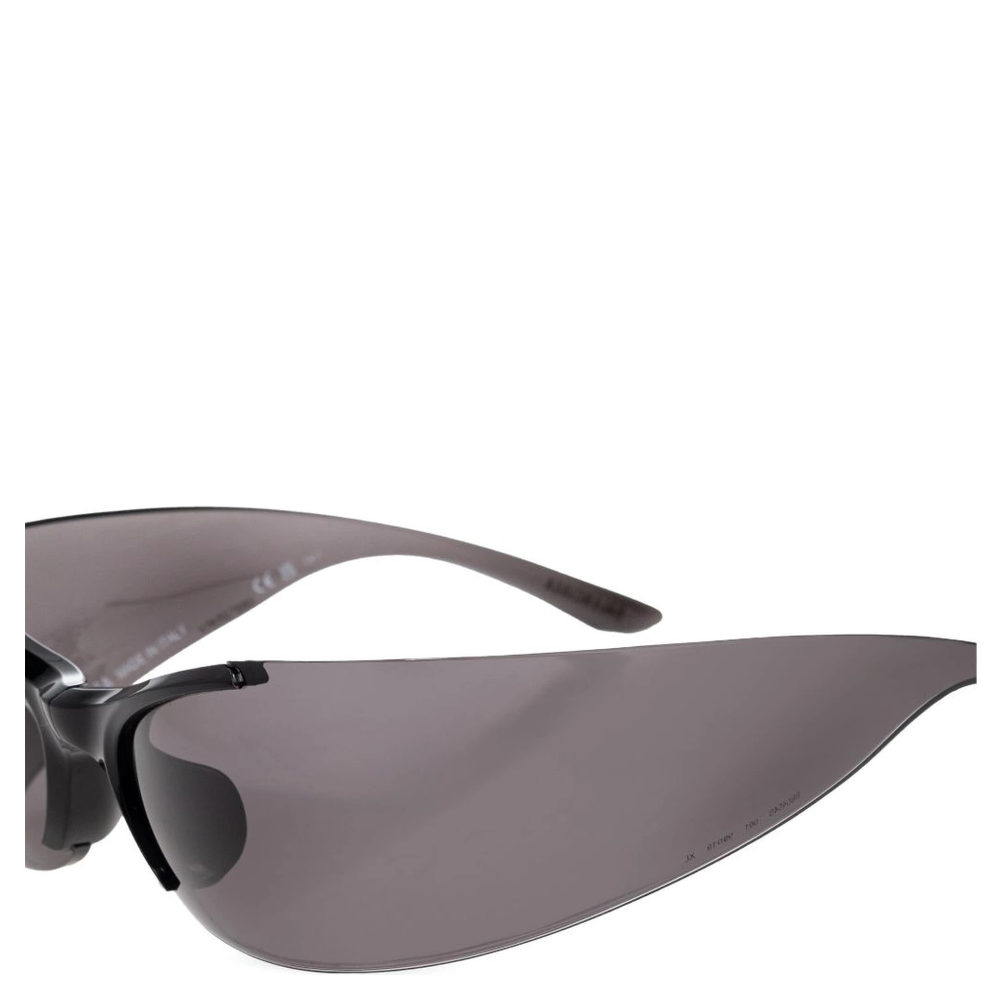 نظارات شمسية بيضاوية سوداء اللون مناسبة لساعات العمل المتأخرة