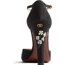 Valentino Garavani With Heel Black