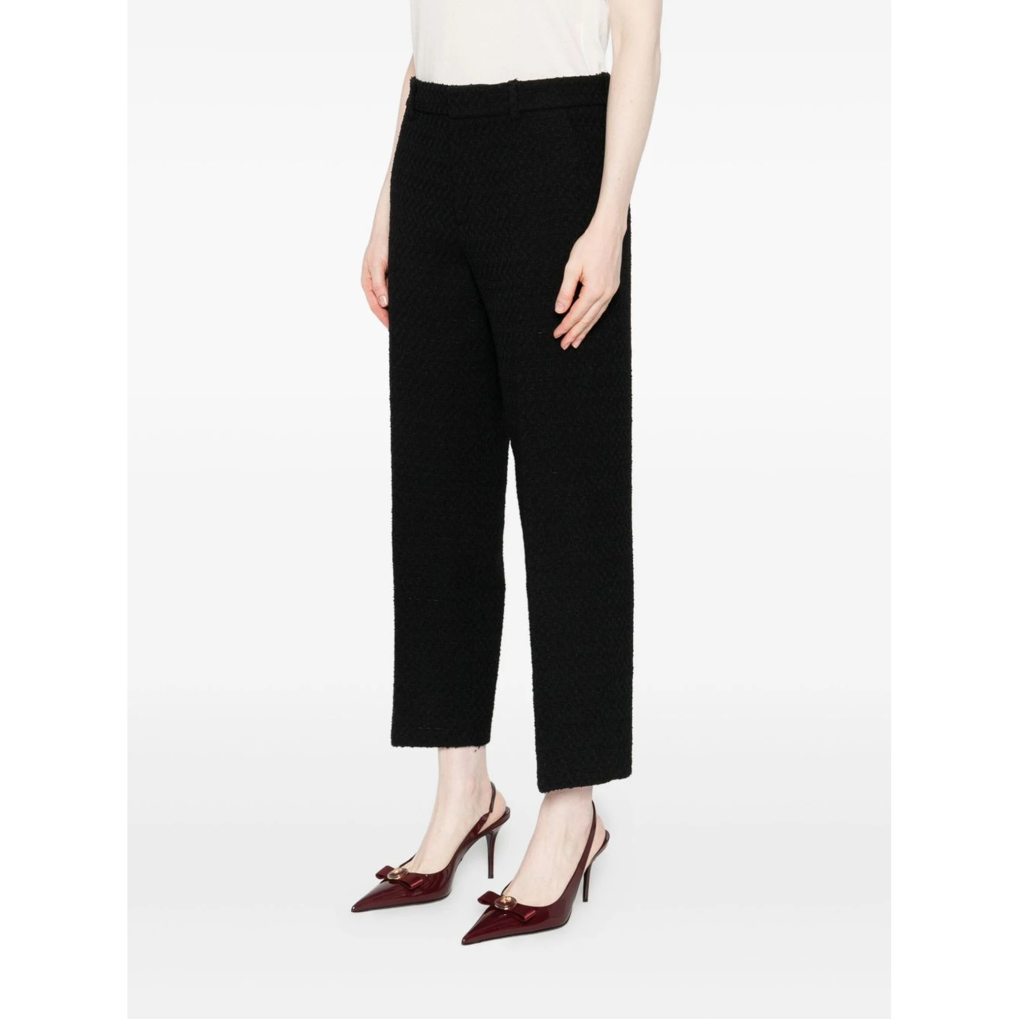 Women Cropped Trousers In Black