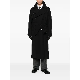 سترة بحزام وأزرار للإغلاق