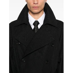 سترة بحزام وأزرار للإغلاق