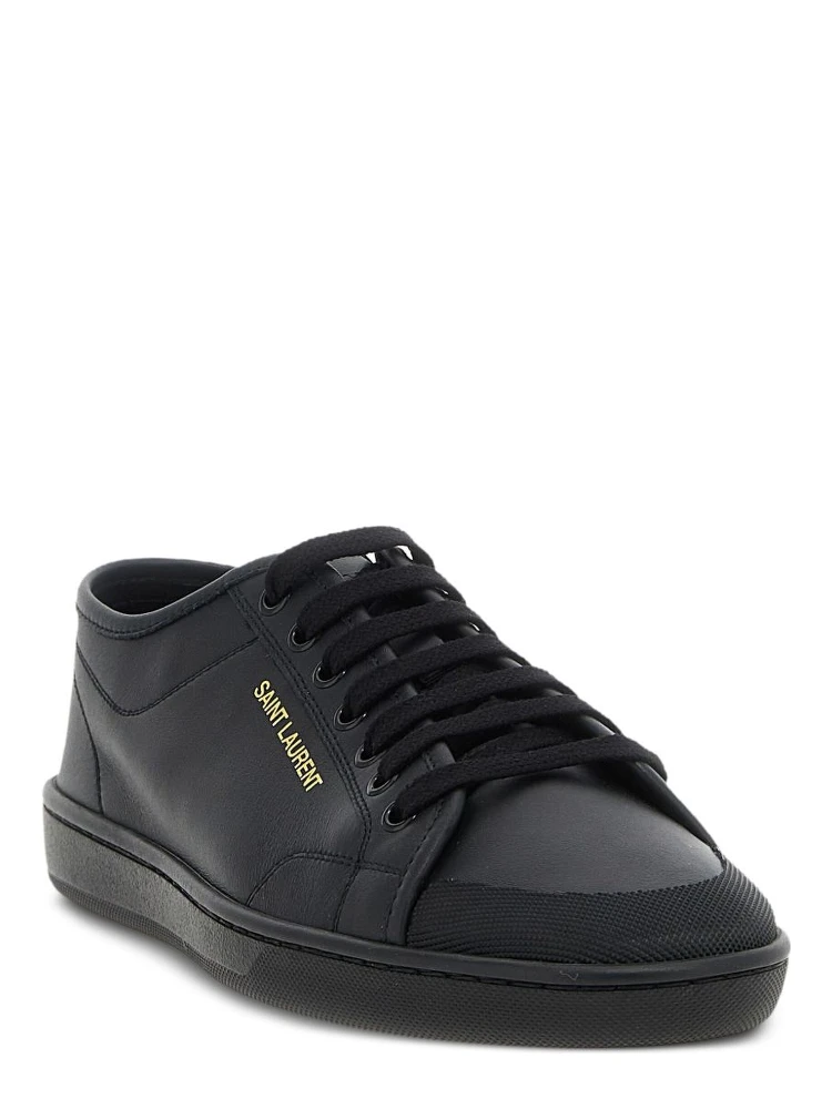 حذاء رياضي من الجلد مزين بشعار alternative