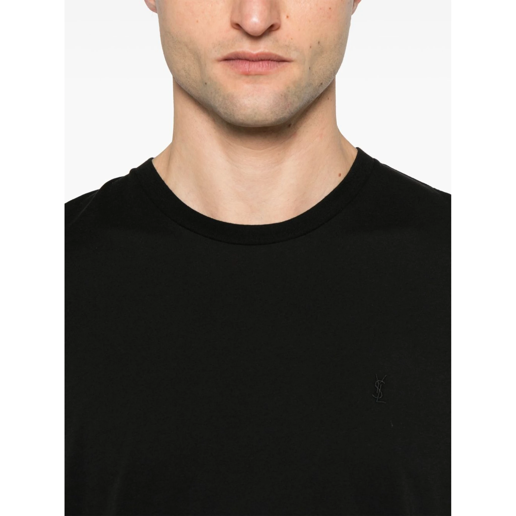 تيشيرت قطني مطرز باللون الأسود