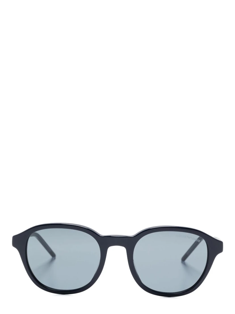 Sunglasses With Dark Frame And Lenses
