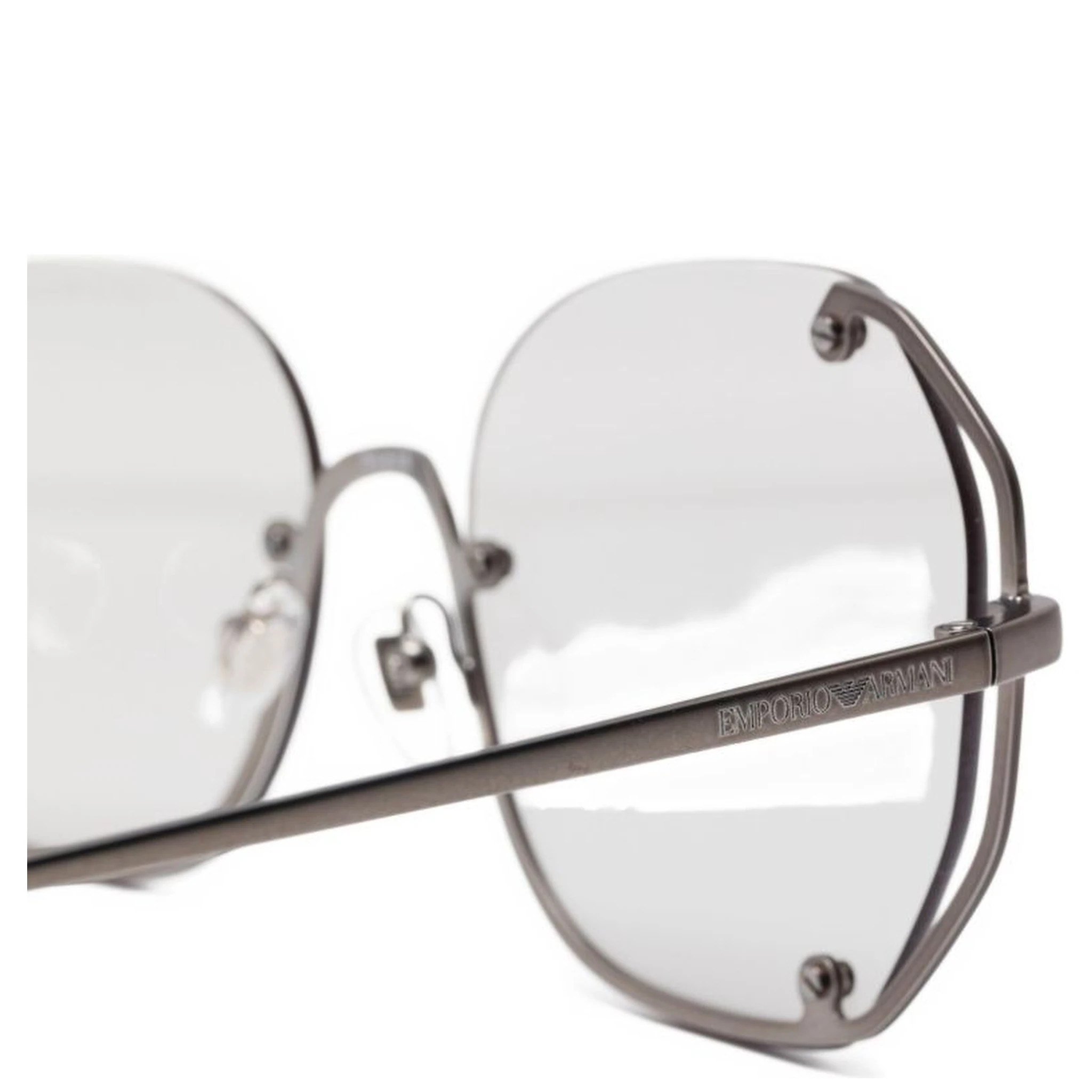 Irregular-shaped sunglasses