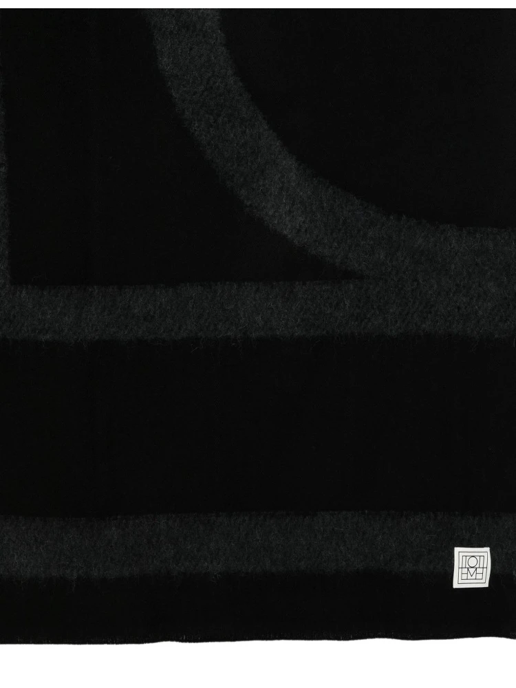 أوشحة توتيم مين السوداء alternative