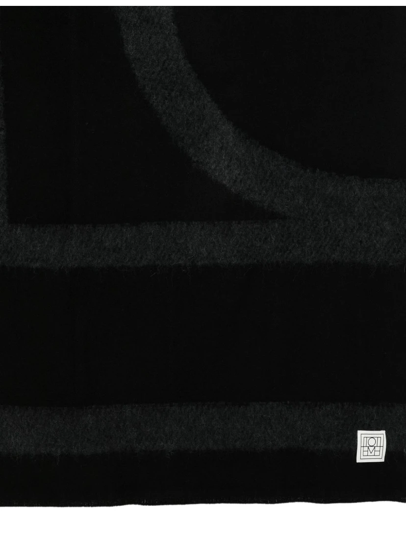 أوشحة توتيم مين السوداء