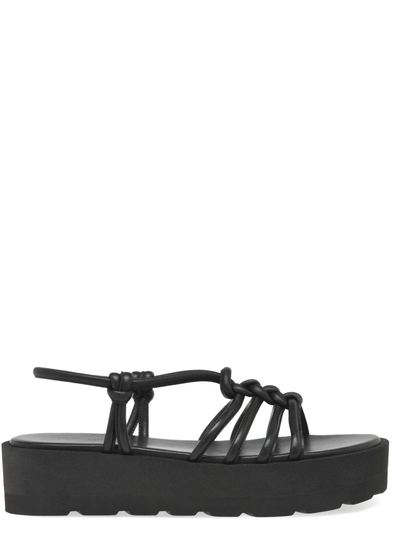 صندل جيانفيتو روسي أسود