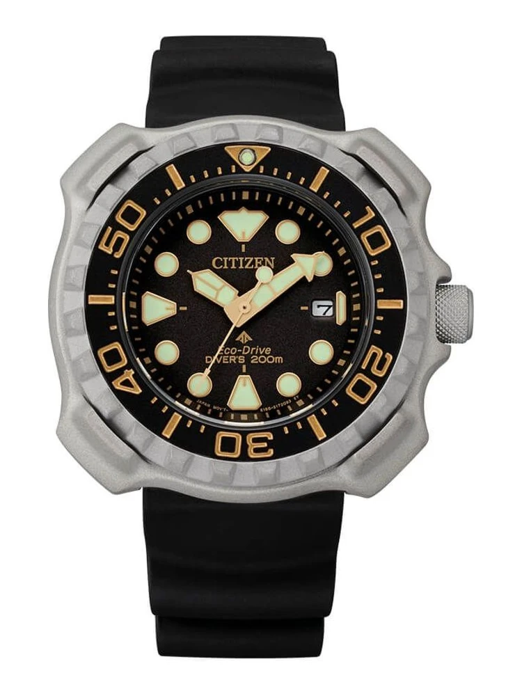 ساعة رياضية من المطاط الأسود