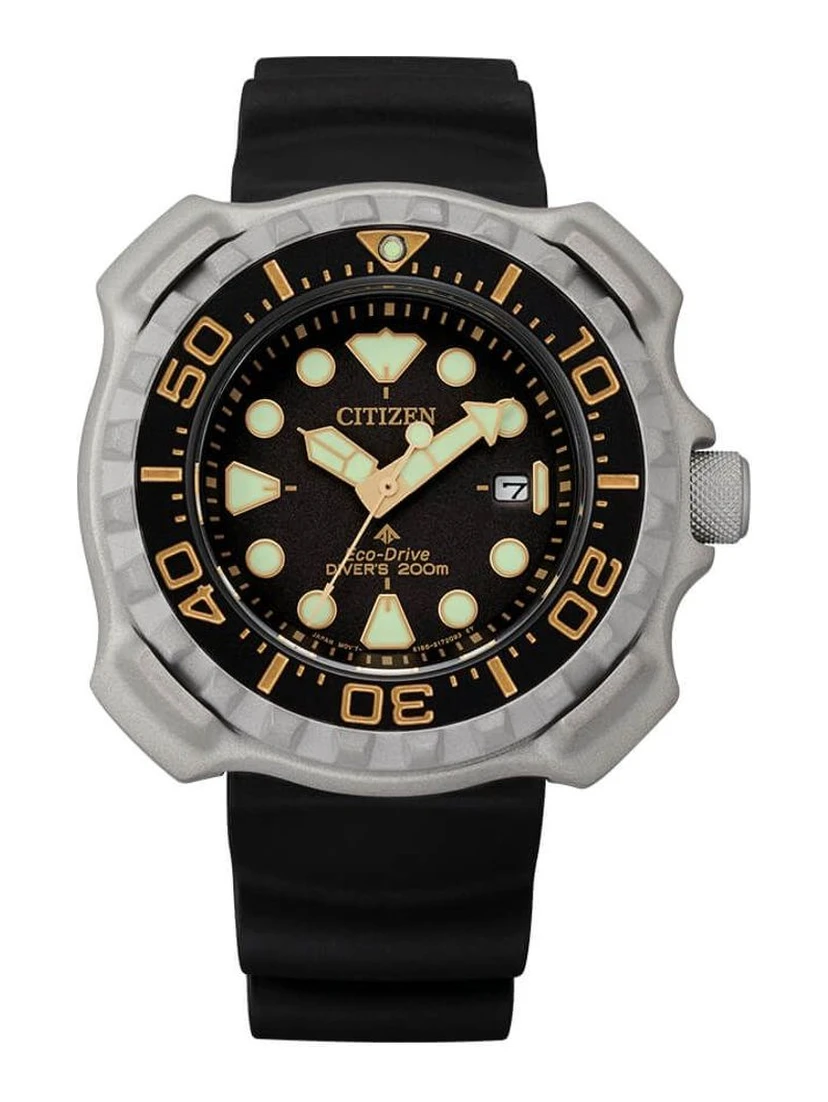 ساعة رياضية من المطاط الأسود