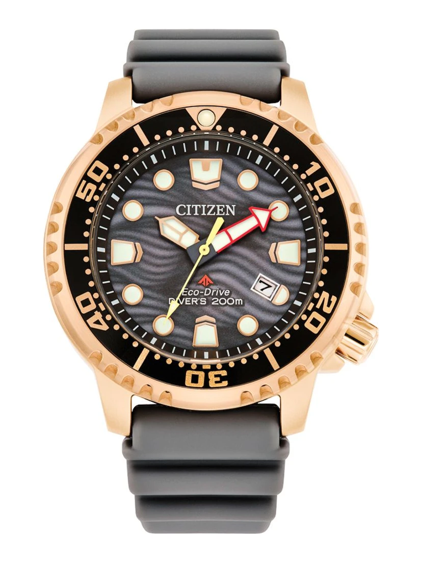 ساعة رياضية من المطاط الأسود