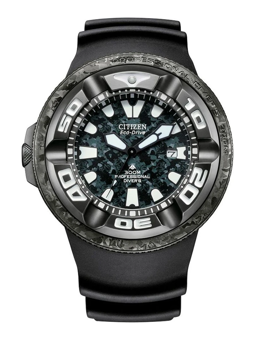 ساعة رياضية من المطاط الأسود