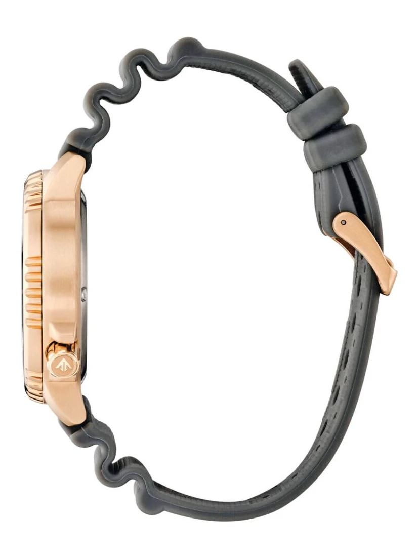 ساعة رياضية من المطاط الأسود