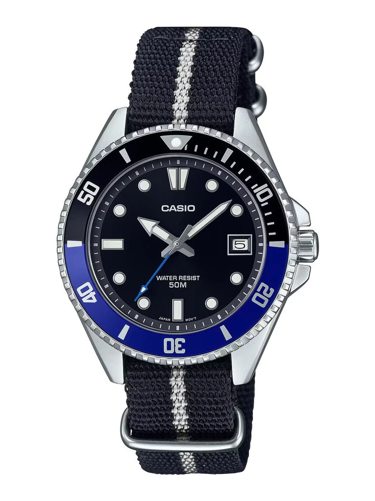 ساعة رياضية من القماش الأسود