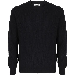 Fine-knit round neck jumper