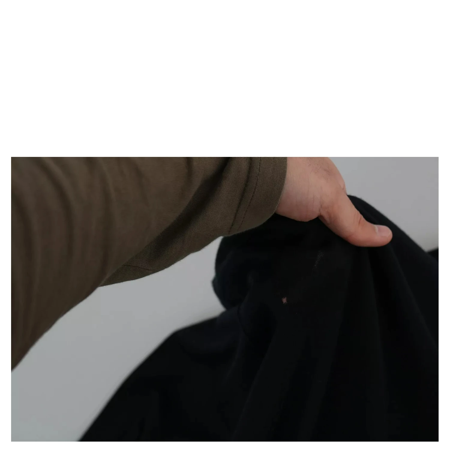 Black Cashmere Crewneck Pullover Sweater