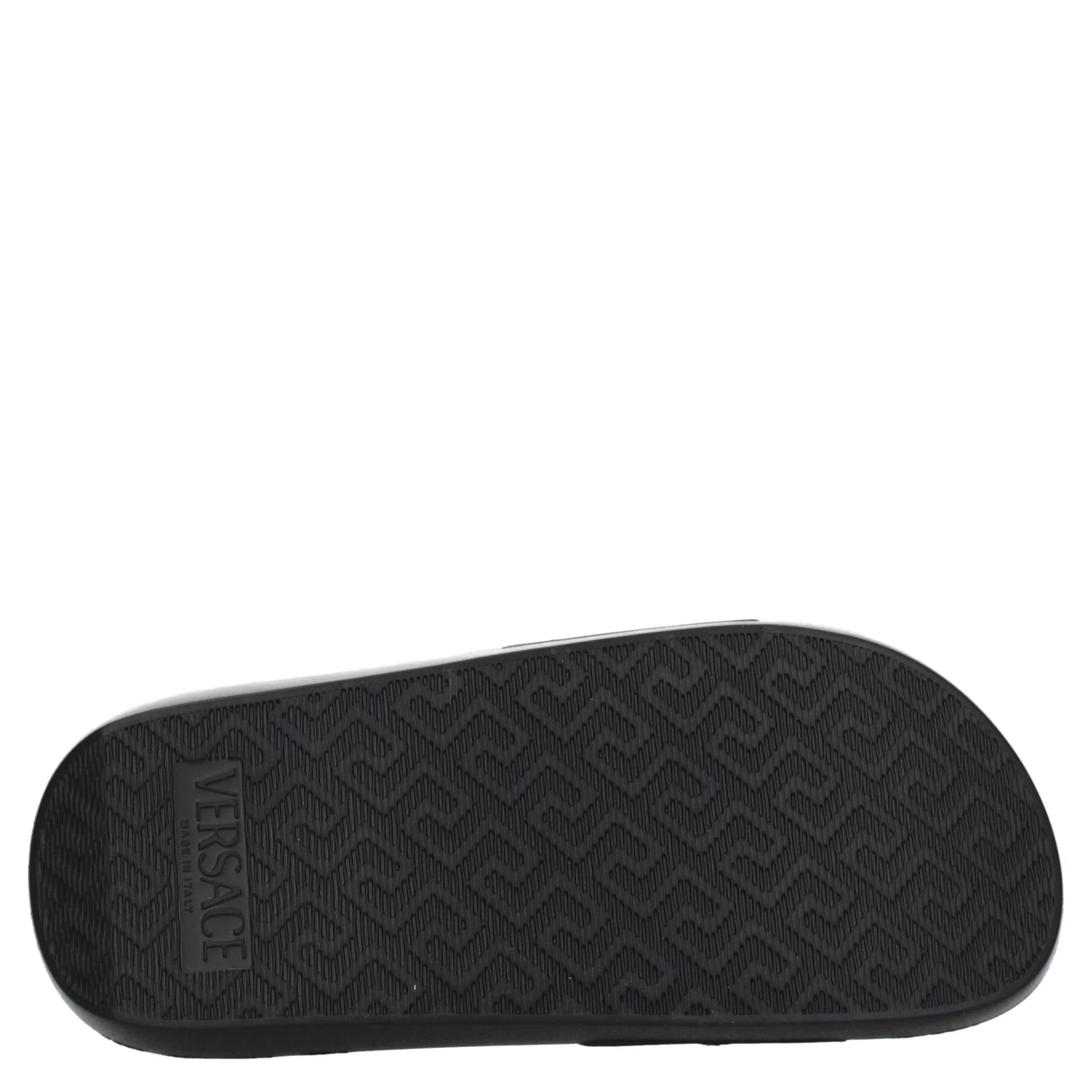 شباشب جلدية سوداء