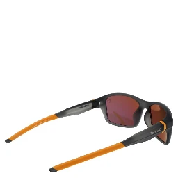 نظارات شمسية بلاستيكية رمادية