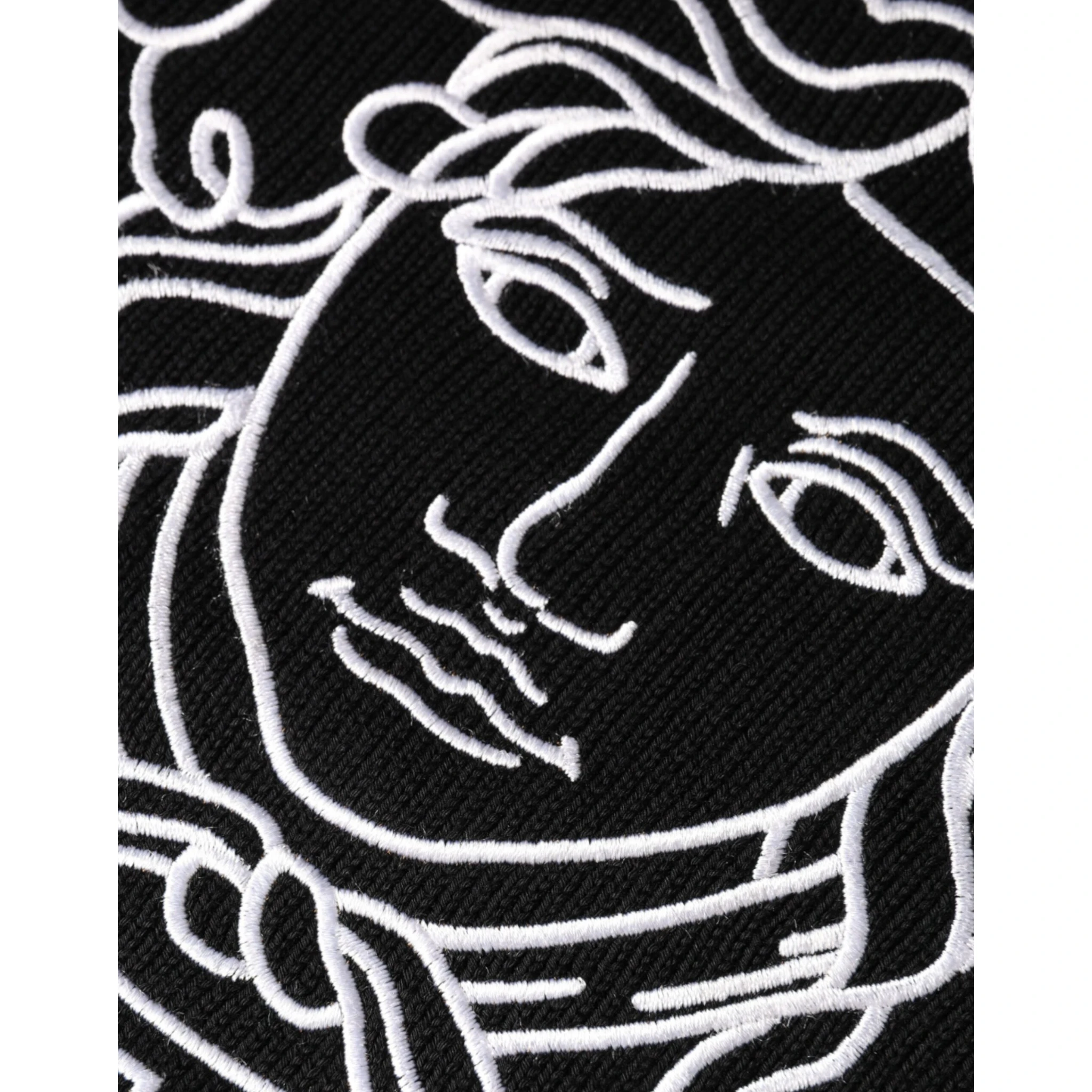 Black Medusa Embroidery Crew Neck Pullover Sweater