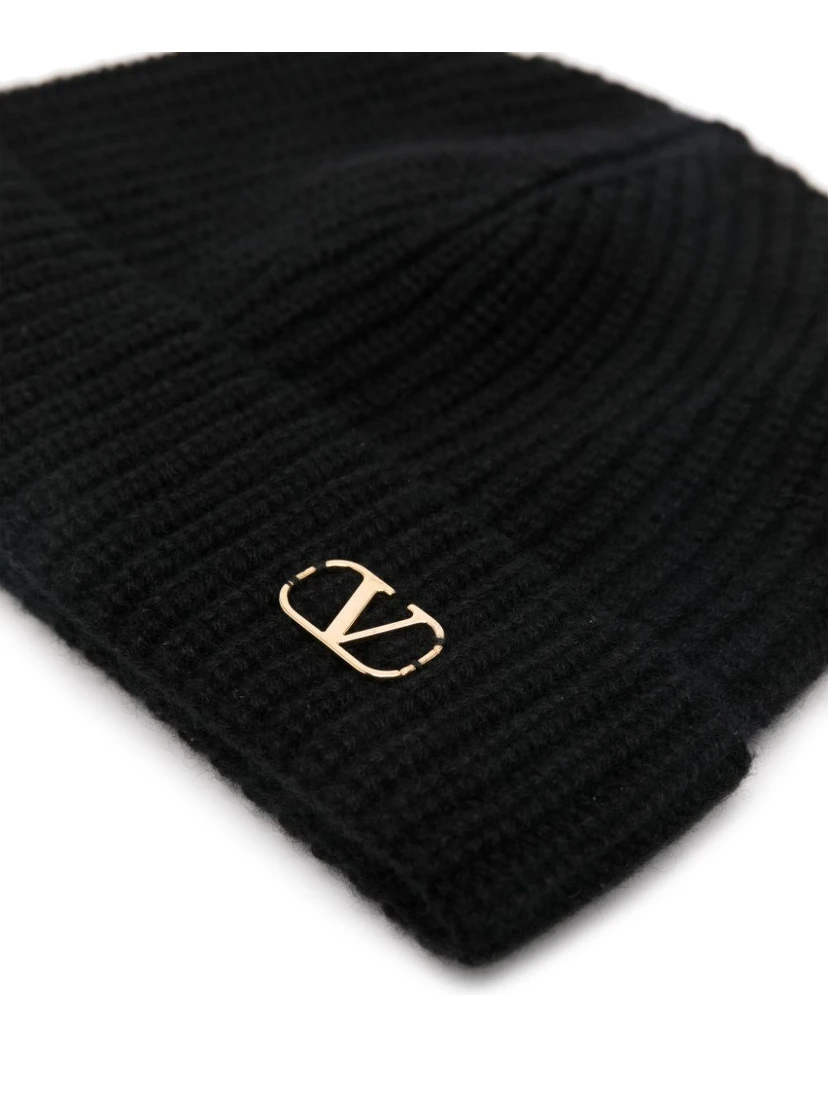 Wool hat with VLogo