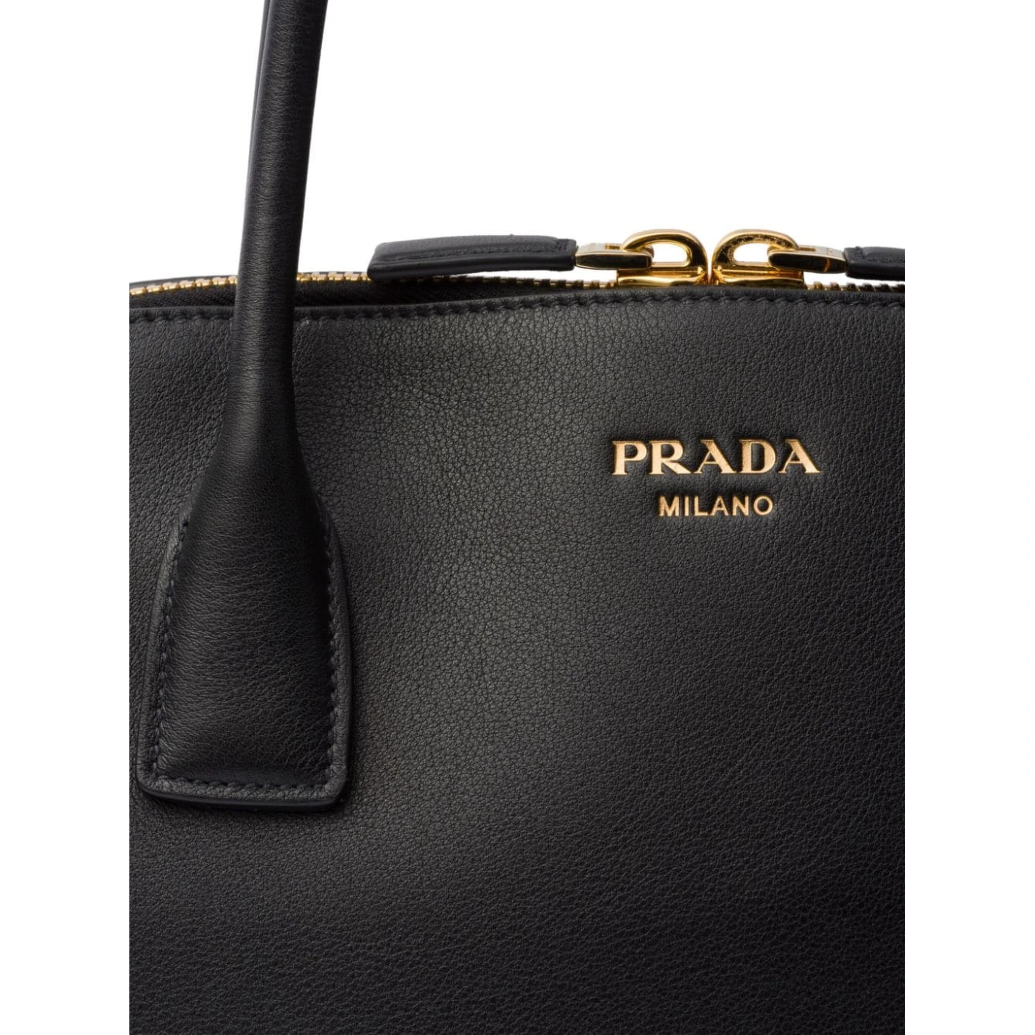 2020s leather shoulder bag