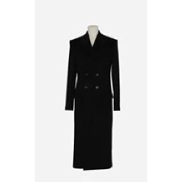 Button closure coat in cashmere
