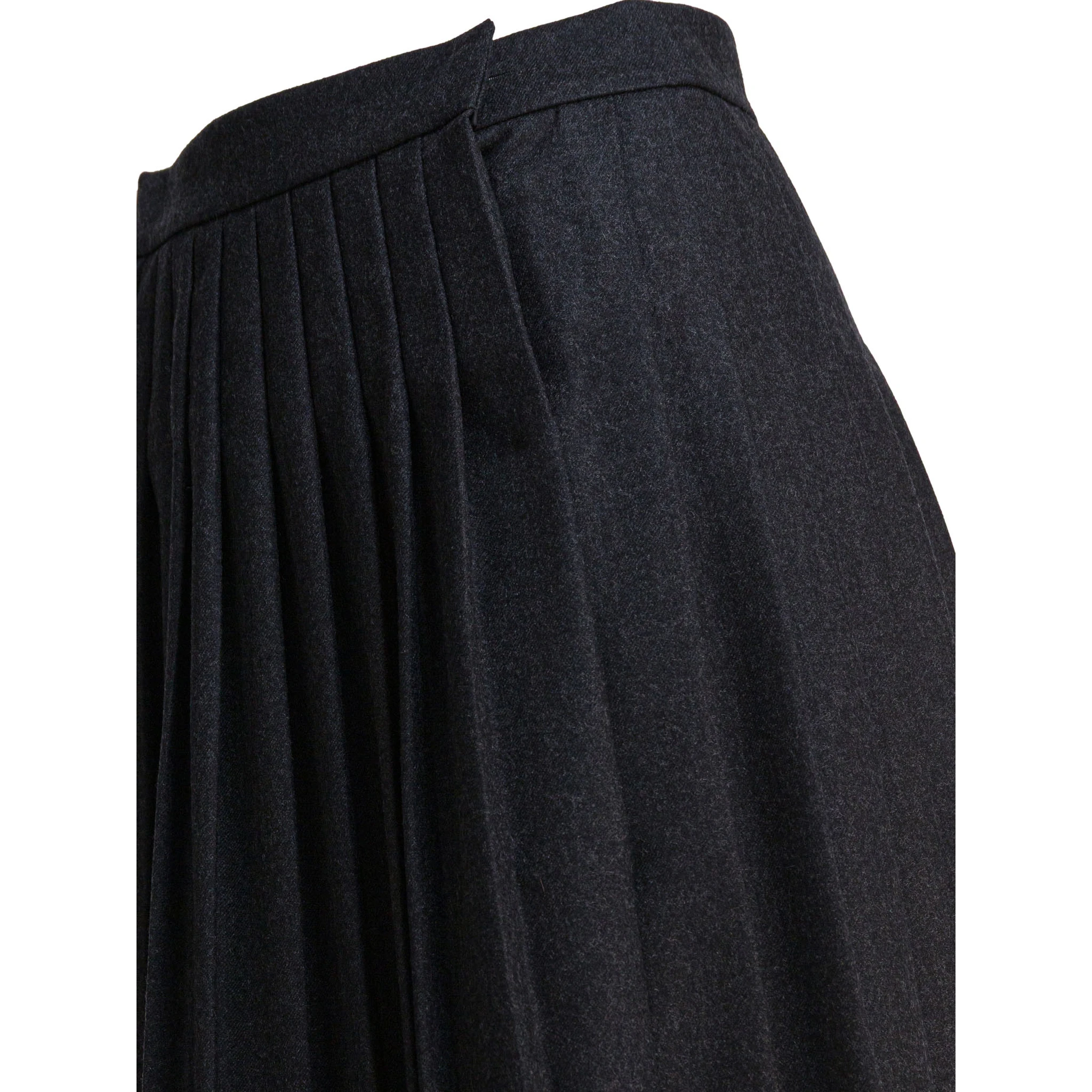 Pleated skirt in wool