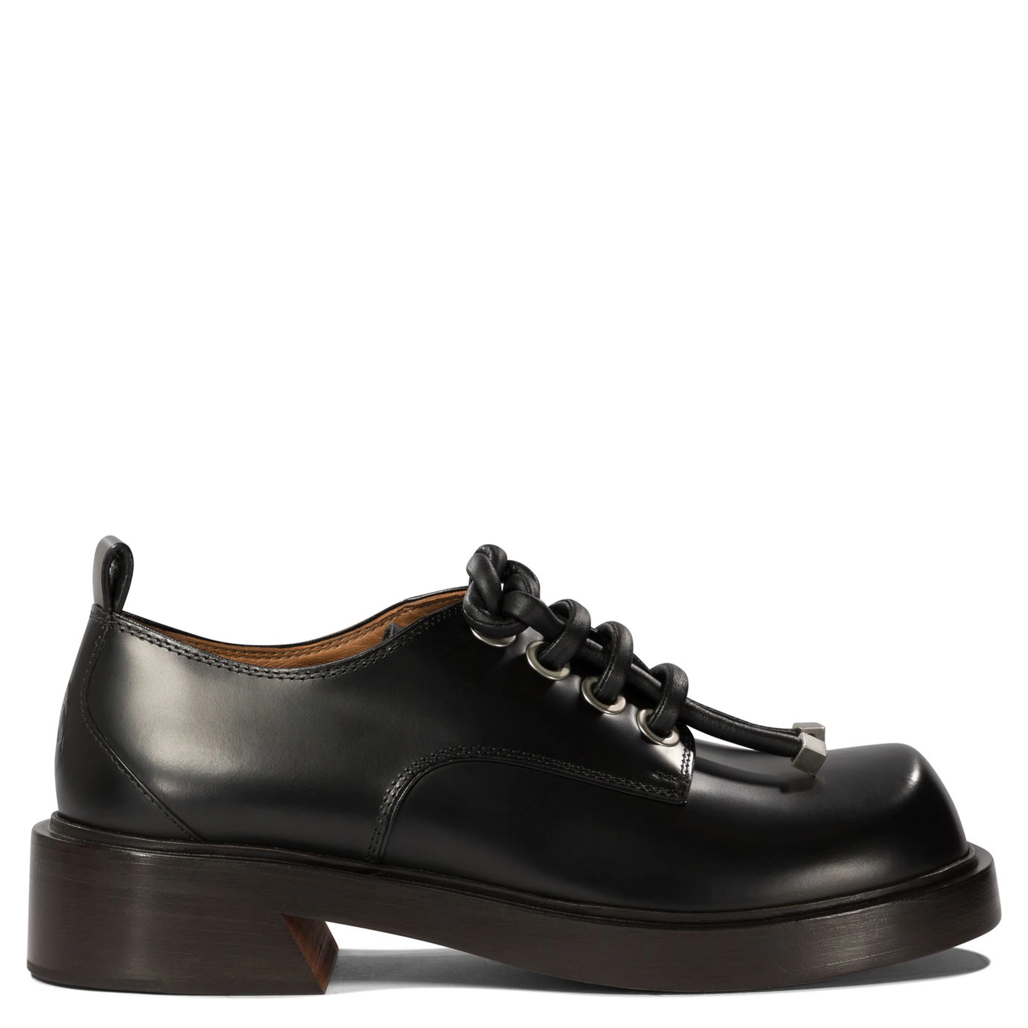 Lace-up derby shoes