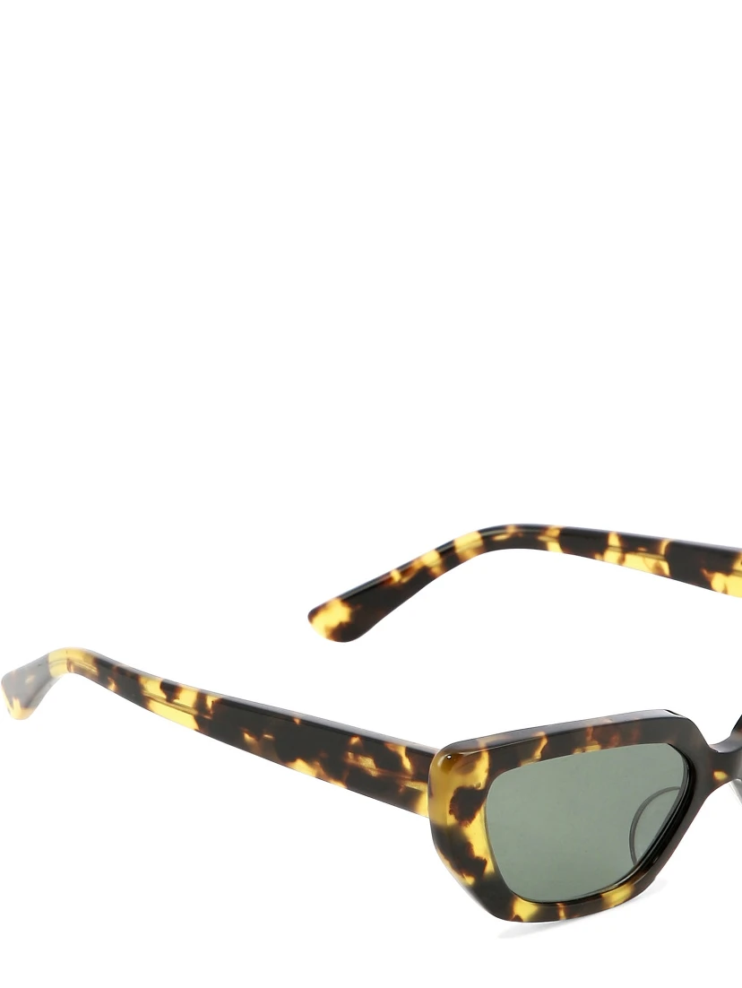 "Cat Eye" sunglasses