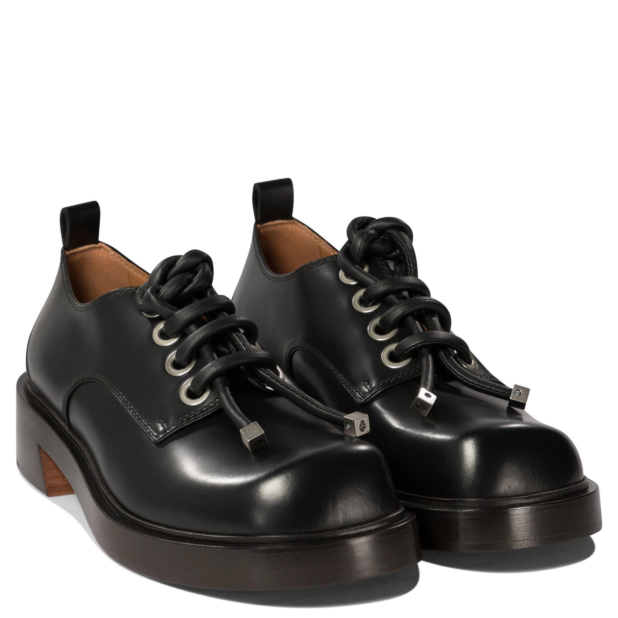 Lace-up derby shoes