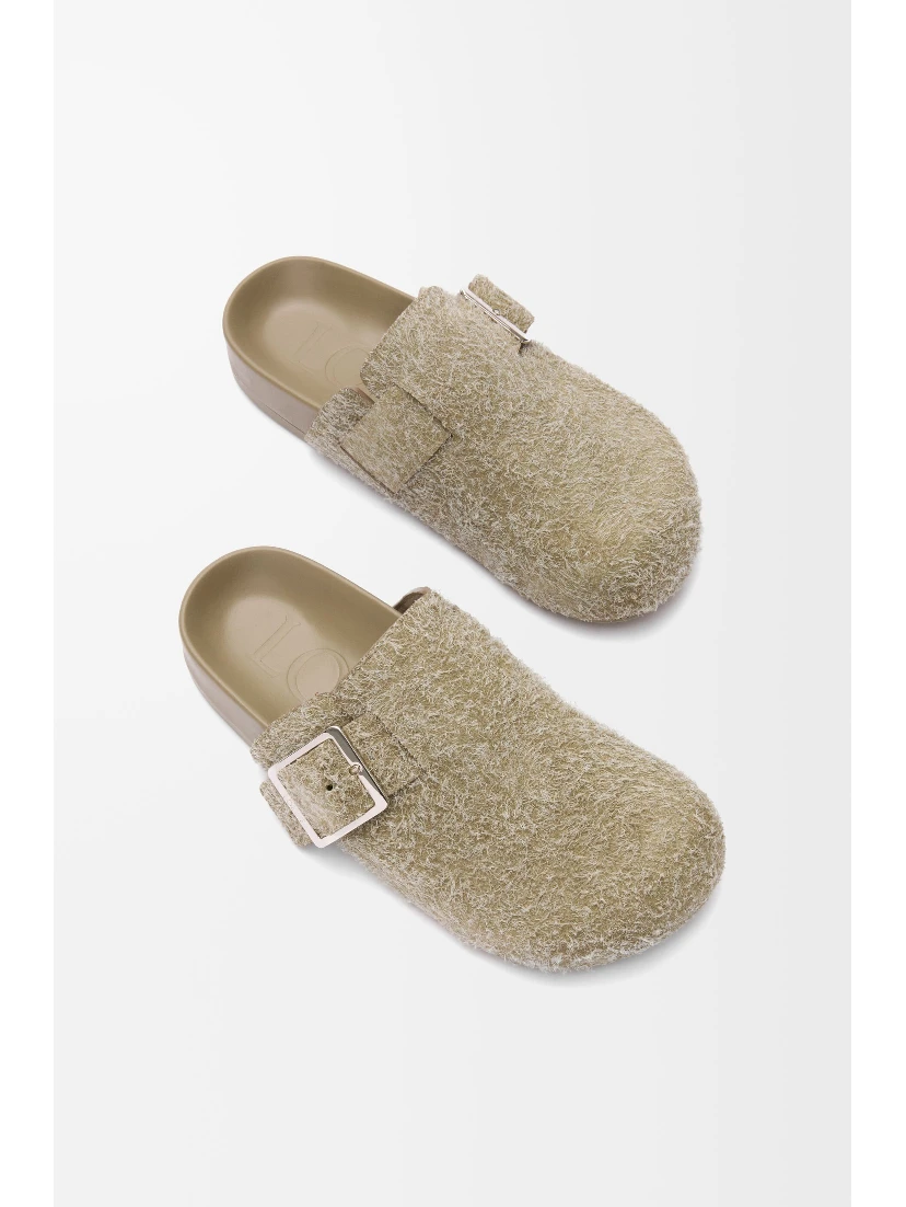 "Ease Buckle" slippers