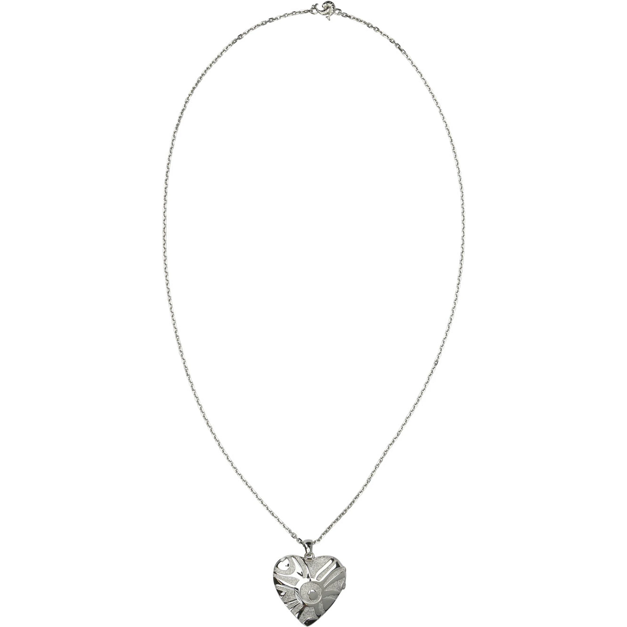 Heart pendant necklace