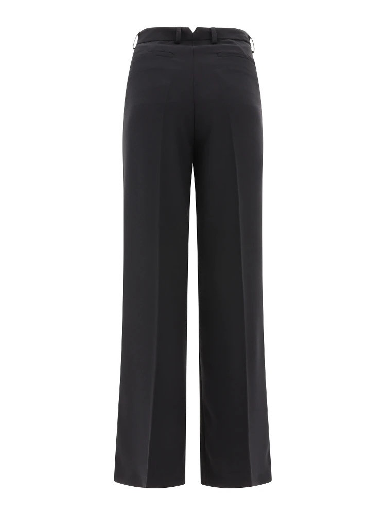 Tailored trousers with pressed crease alternative